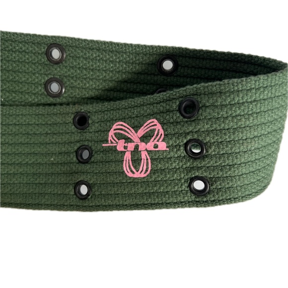 TNA  Belt Green Canvas Webbing Sz L Pink Logo Army Tactical Eyelet Rows 2" wide - Picture 6 of 9